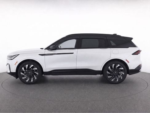 Used 2024 Lincoln Nautilus Reserve w/ Equipment Group 203A AWD/4WD image 6