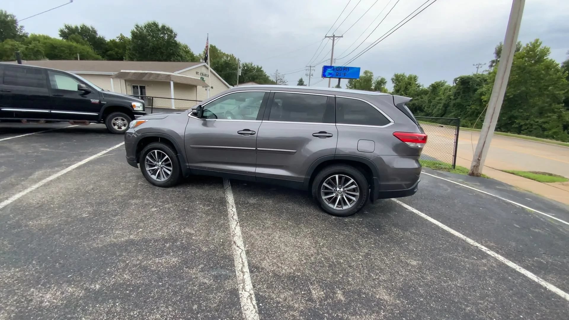 Used 2019 Toyota Highlander XLE AWD/4WD image 6