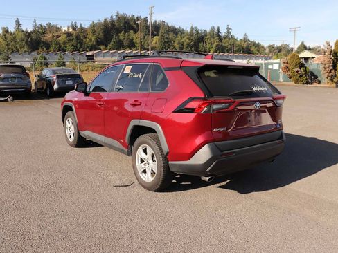 Used 2020 Toyota RAV4 XLE w/ Carpet Mat Package AWD/4WD image 7