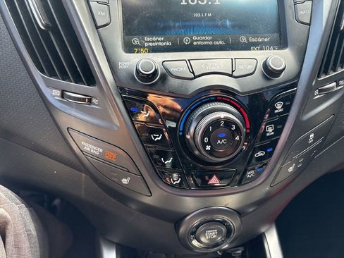Used 2016 Hyundai Veloster Turbo FWD image 5