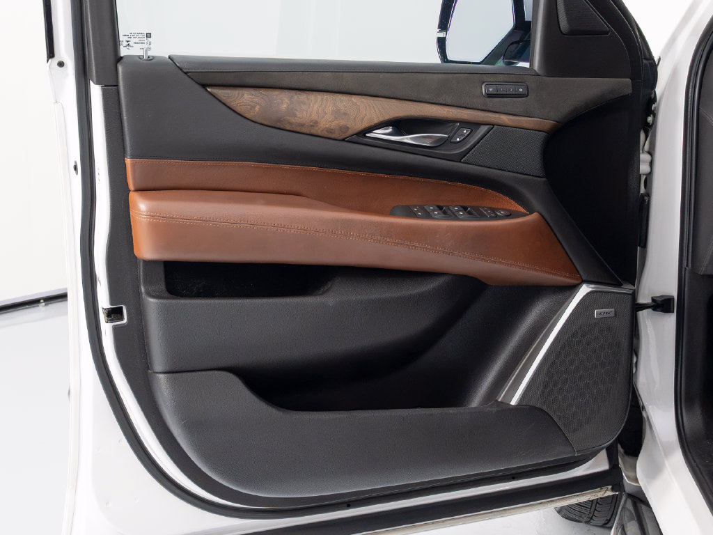 Used 2019 Cadillac Escalade Luxury AWD/4WD image 10