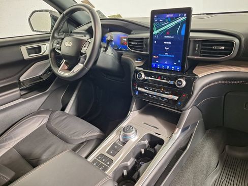 Used 2022 Ford Explorer Platinum w/ Equipment Group 601A RWD image 27