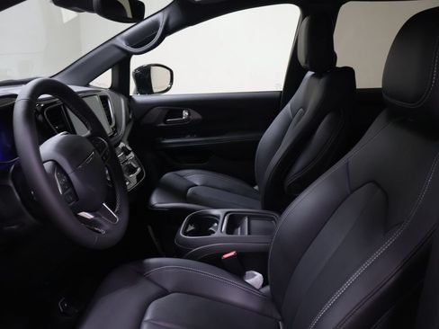 New 2027 Chrysler Pacifica Select AWD/4WD image 8