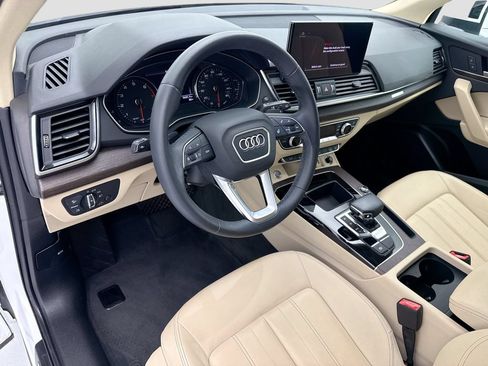 Certified 2023 Audi Q5 2.0T Premium w/ Convenience Package AWD/4WD image 9