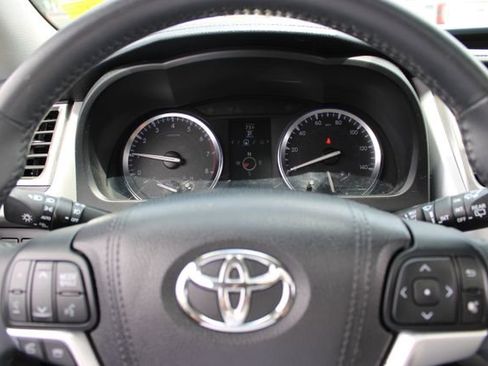 Used 2016 Toyota Highlander XLE FWD image 5