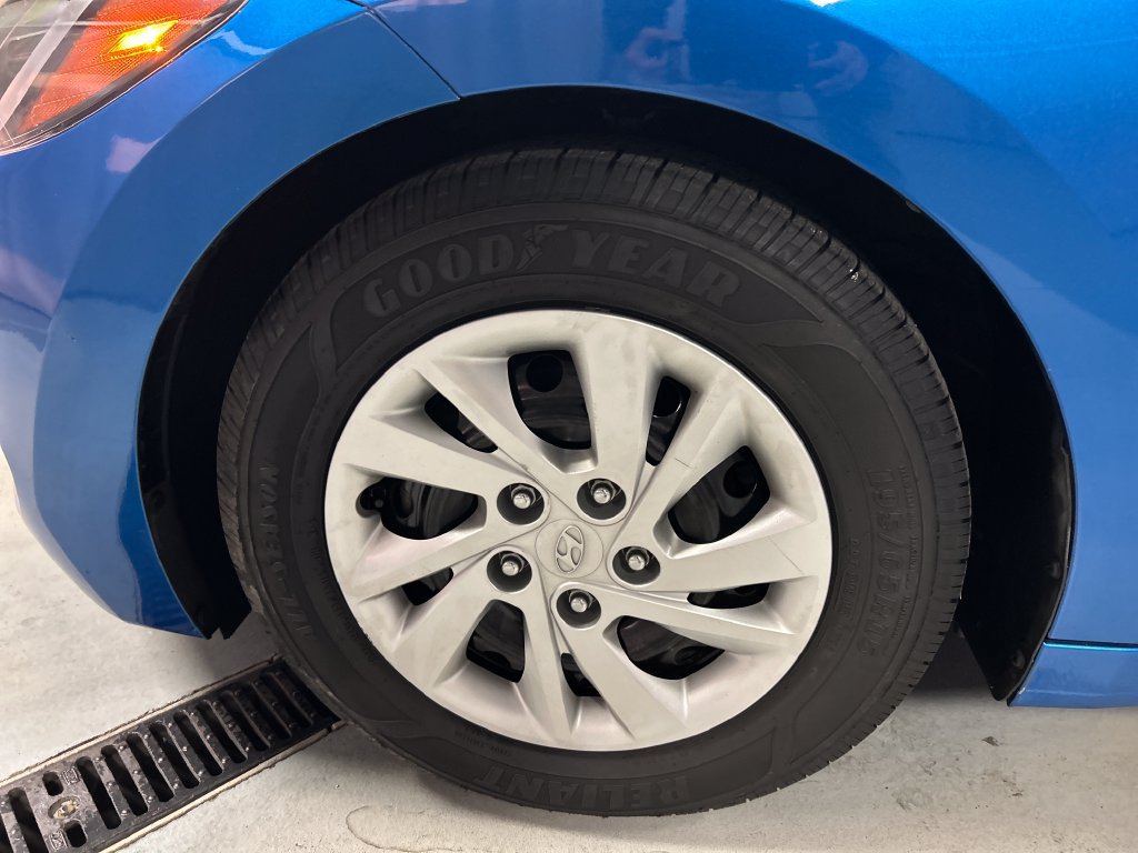 Used 2017 Hyundai Elantra SE FWD image 9