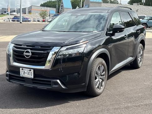 Used 2025 Nissan Pathfinder SV AWD/4WD image 3