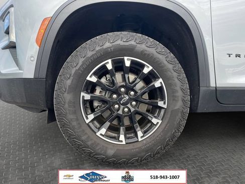Used 2024 Chevrolet Traverse Z71 w/ Enhanced Driving Package AWD/4WD image 9