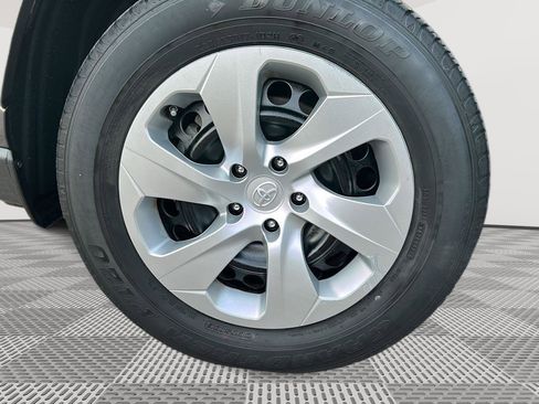 Used 2022 Toyota RAV4 LE image 22