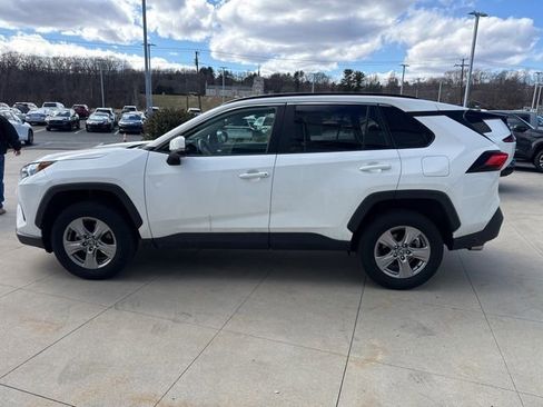 Used 2025 Toyota RAV4 XLE image 4