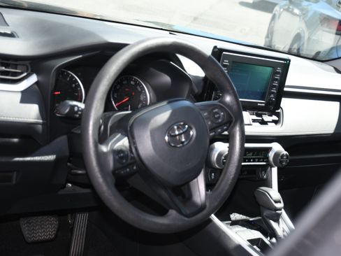 Used 2022 Toyota RAV4 XLE FWD image 8