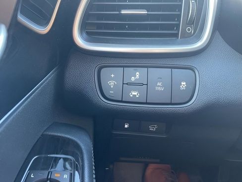 Used 2019 Kia Sorento EX w/ EX Touring Package AWD/4WD image 17
