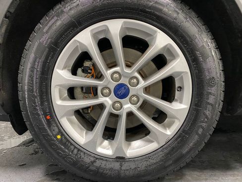 Used 2020 Ford Escape SE image 12