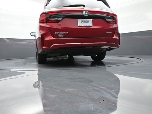 Used 2025 Honda Odyssey Touring image 35