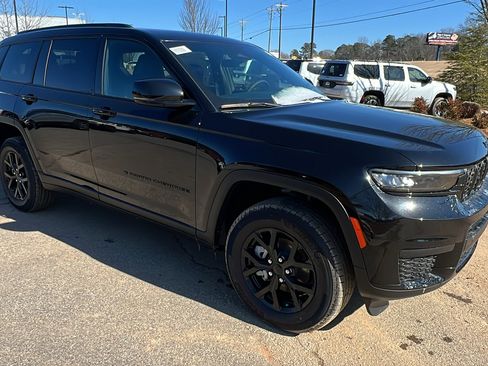 New 2025 Jeep Grand Cherokee L Altitude image 5