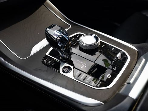 Used 2022 BMW X7 xDrive40i w/ M Sport Package image 16