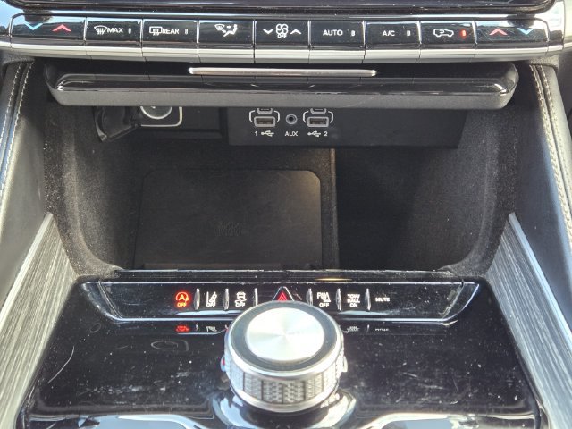 Used 2024 Jeep Wagoneer L Series II RWD image 19