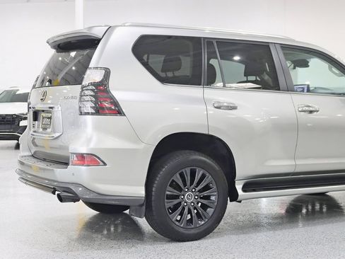 Used 2023 Lexus GX 460 Premium w/ Accessory Package AWD/4WD image 10
