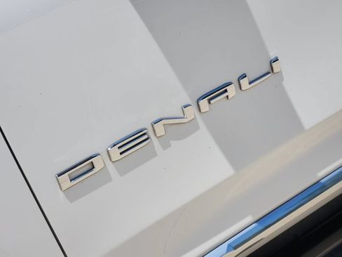 Used 2022 GMC Yukon XL Denali AWD/4WD image 12