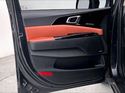 Used 2022 Kia Carnival SX Prestige image 23