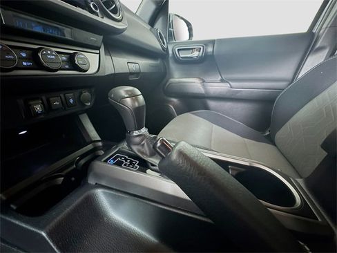 Used 2021 Toyota Tacoma TRD Off-Road image 16
