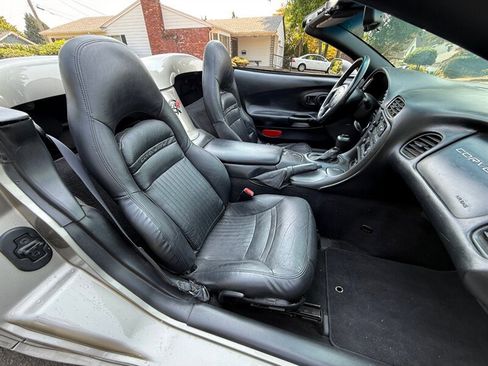 Used 1998 Chevrolet Corvette w/ Memory Pkg image 16