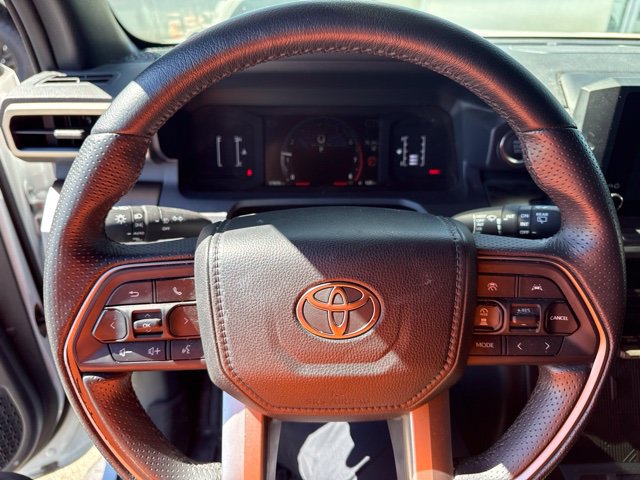 Used 2025 Toyota 4Runner SR5 AWD/4WD image 12