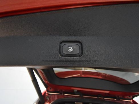 Used 2017 Ford Explorer XLT w/ Equipment Group 202A image 30