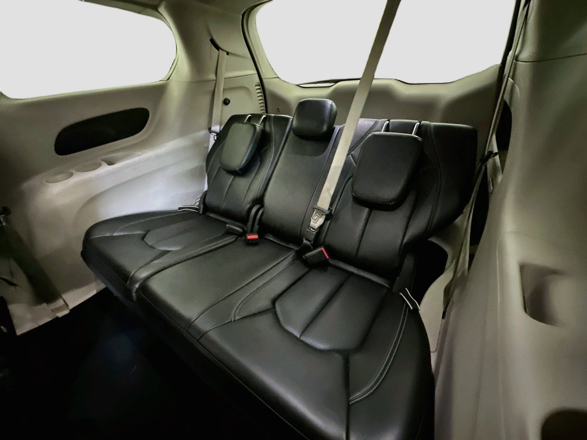 Used 2023 Chrysler Pacifica Touring-L FWD image 29
