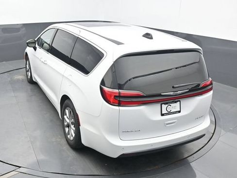 Used 2026 Chrysler Pacifica Limited FWD image 52