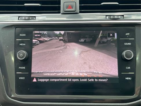 Used 2020 Volkswagen Tiguan SE image 31