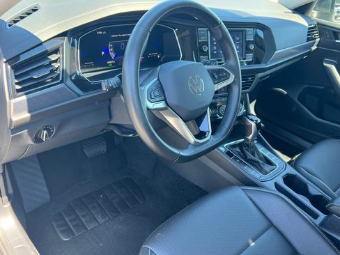 Used 2024 Volkswagen Jetta SE FWD image 17