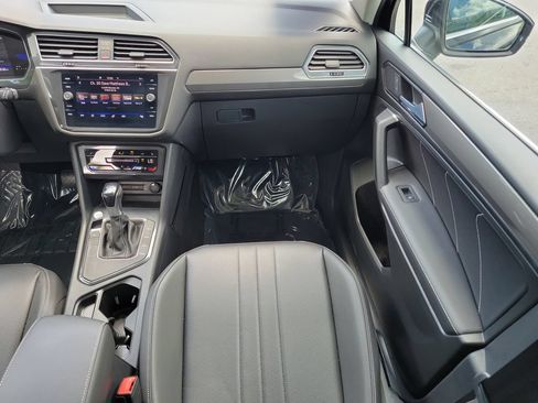 Used 2023 Volkswagen Tiguan SE w/ Panoramic Sunroof Package FWD image 15