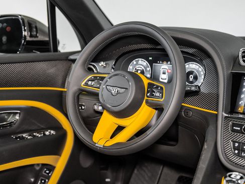 Used 2025 Bentley Bentayga image 36