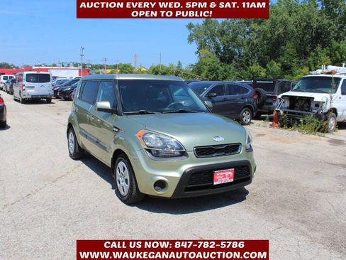Used 2013 Kia Soul FWD image 3