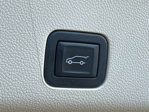 Used 2023 Cadillac Escalade Premium Luxury Platinum w/ LPO, Floor Liner Package image 20