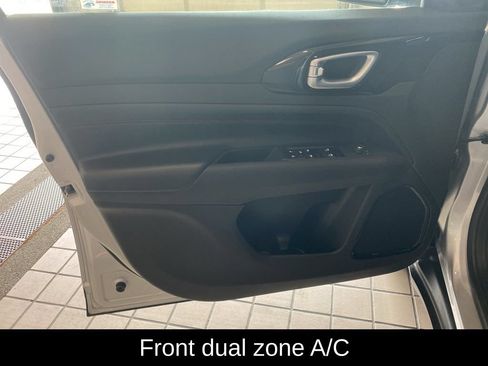 Used 2025 Jeep Compass Trailhawk AWD/4WD image 8