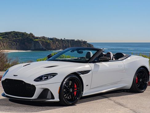 Used 2023 Aston Martin DBS Volante image 3