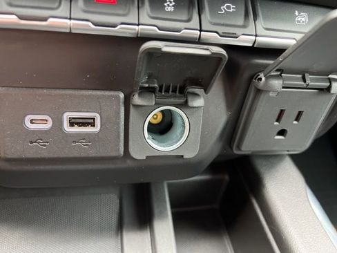 Used 2022 Chevrolet Silverado 3500 High Country image 42