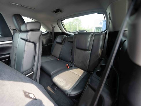 Used 2019 Toyota Highlander Plus AWD/4WD image 24