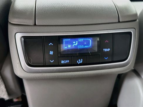 Used 2018 Toyota Highlander LE FWD image 28