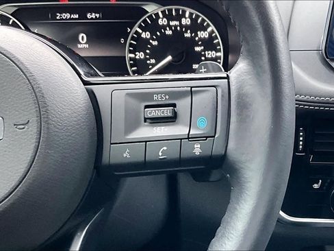 Used 2021 Nissan Rogue SV w/ Premium Package image 24