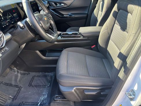 Used 2025 Chevrolet Equinox LT image 23