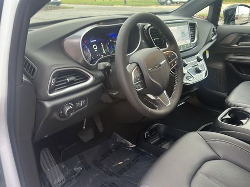 New 2026 Chrysler Voyager LX image 11