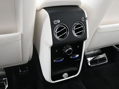 Used 2022 Rolls-Royce Cullinan image 28