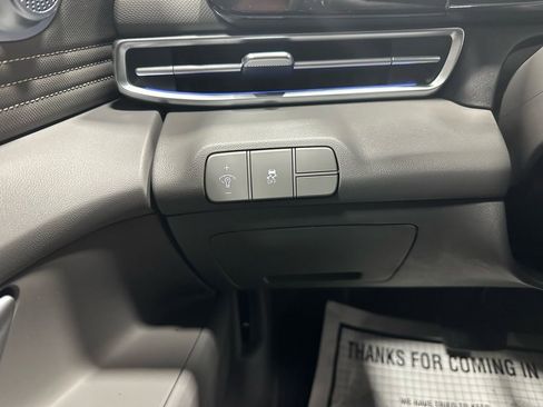 Used 2025 Hyundai Elantra SEL image 17