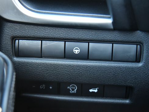 Used 2024 Nissan Rogue SV image 31