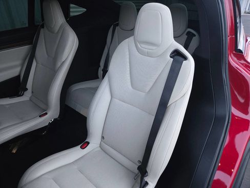 Used 2022 Tesla Model X image 24