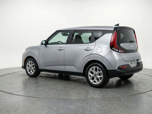 Used 2025 Kia Soul LX w/ LX Technology Package FWD image 6