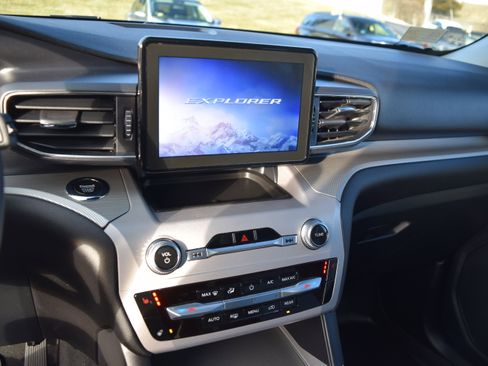 Certified 2023 Ford Explorer XLT w/ Equipment Group 202A image 14